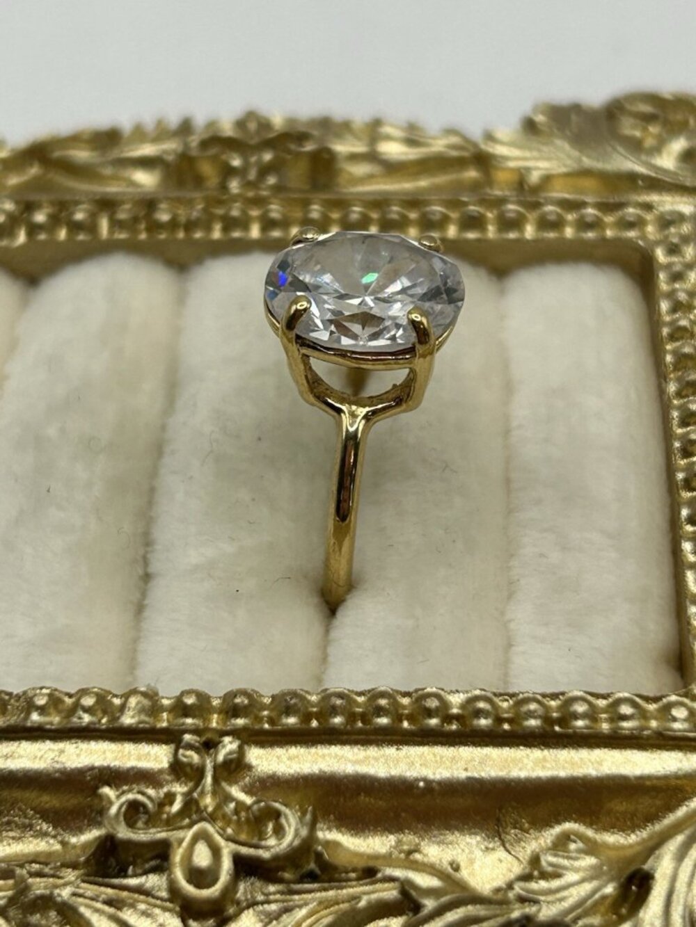 Vintage Gold Tone Large Clear Glass Solitaire Ring Size 7.5 Costume Jewelry Gift - Picture 2 of 13